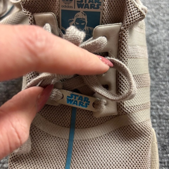 ADIDAS Women’s Originals Nmd R1 Star Wars Rey Runner Sneaker size: 9 - Picture 15 of 16